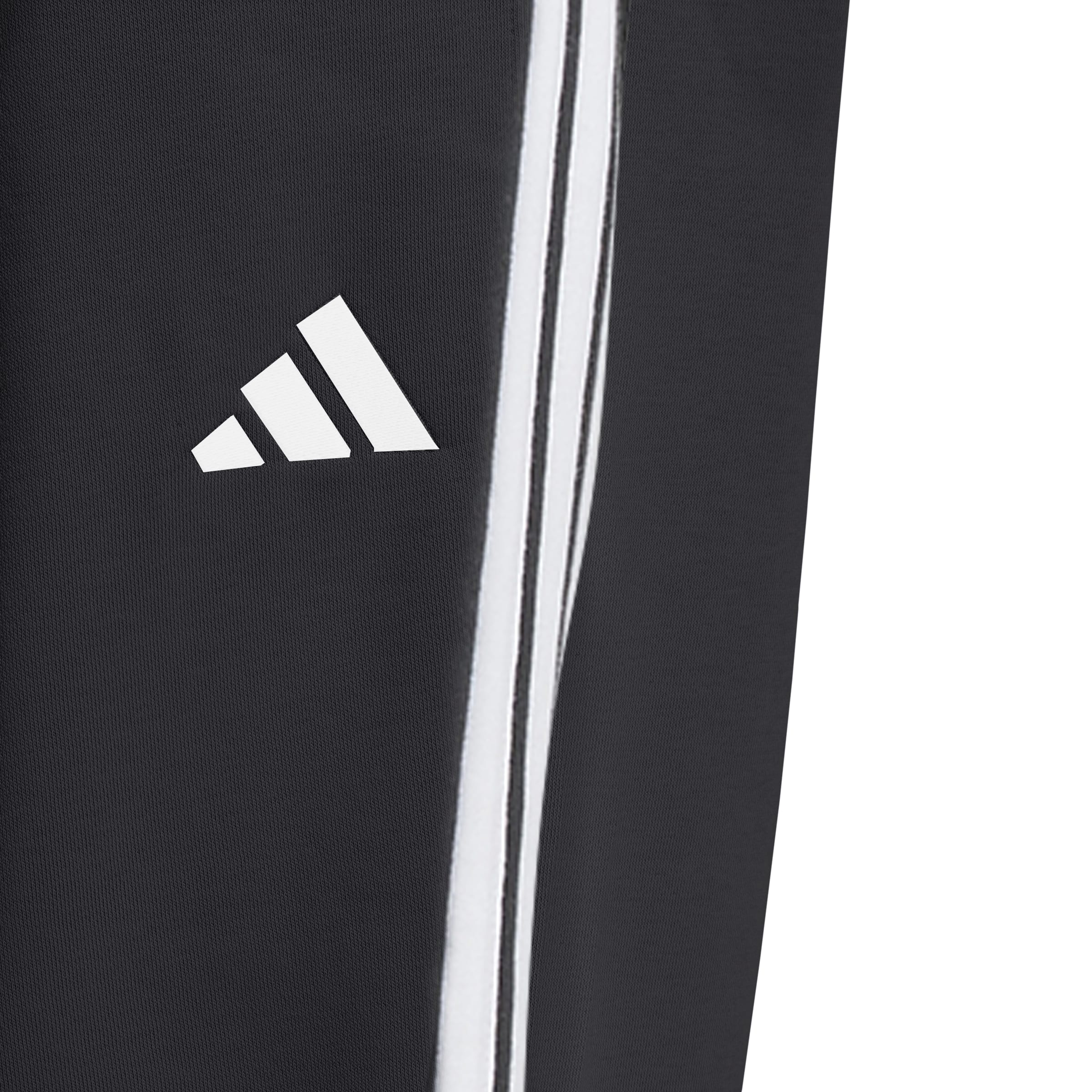 JD5302_7_APPAREL_On Model_Detail View 2_white
